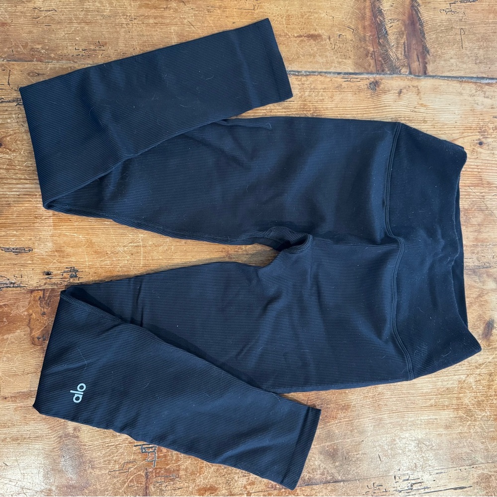 ALO Yoga black ribbed leggings